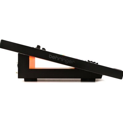 Цифровой микшерный пульт Behringer WING Изображение