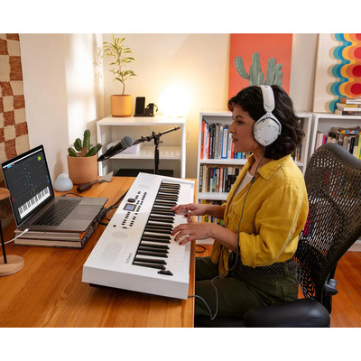 Синтезатор Roland GO:KEYS-5-WH белый Изображение