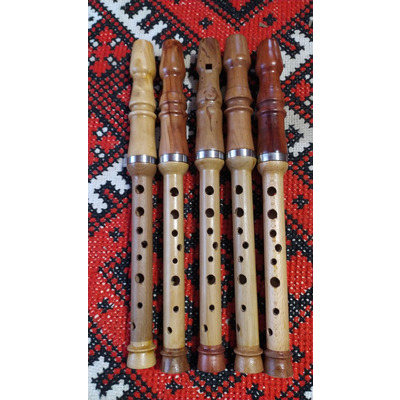 Сопілка хроматична розбірна з підстроюванням, букова. Мундштук по типу блок-флейти. Зображення