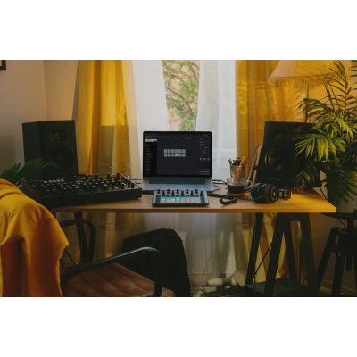 Студійний монітор ADAM AUDIO T5V Зображення