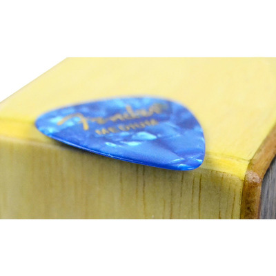 Медиатор Fender 351 Shape Premium Picks Ocean Turquoise Medium Изображение