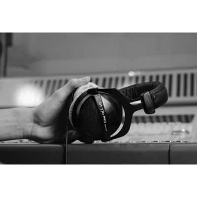 Наушники Beyerdynamic DT 770 PRO 250 Om Изображение
