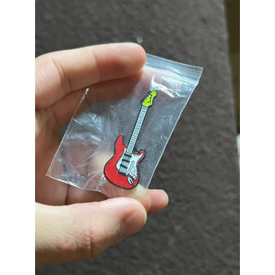Сувенирная брошь "Электрогитара" Изображение
