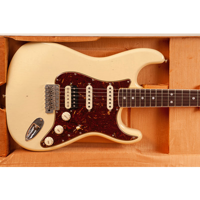 Электрогитара FENDER CUSTOM SHOP LIMITED EDITION '67 STRATOCASTER HSS JOURNEYMAN RELIC AGED VINTAGE WHITE Изображение