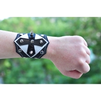 Браслет фигурный Крест на белом фоне, малый шип и хольнитены №330 Изображение