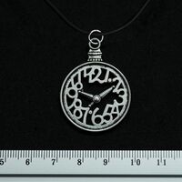Кулон Часы (вырезанный циферблат) Изображение