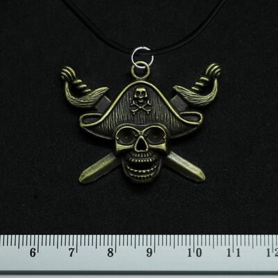 Кулон Череп пирата с саблями Изображение