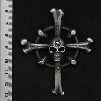 Кулон готический Крест из костей с черепом Изображение