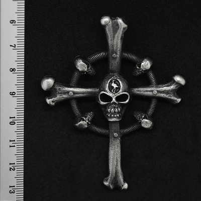 Кулон готический Крест из костей с черепом Изображение