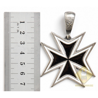 Кулон готический Мальтийский крест чёрный с белой полосой Изображение