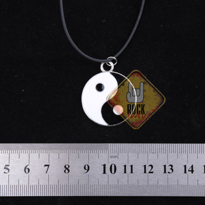 Кулон Їнь і Ян (чорно-білий) Зображення