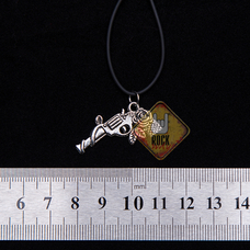 Кулон Пистолет с розой Изображение