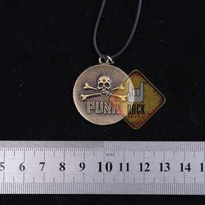 Кулон Punk (череп с костями) Изображение