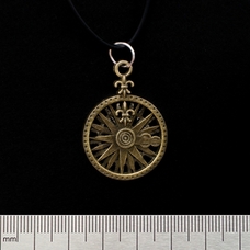 Кулон Роза ветров с геральдической лилией (цвет бронза) Изображение