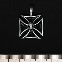 Кулон Тамплиерский крест с черепом чёрный (pth-088) Изображение