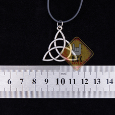 Кулон Трикветр (Зачарованные) Изображение