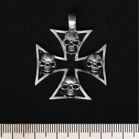 Кулон Железный крест с черепами (pth-090) Изображение