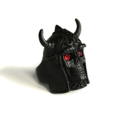 Перстень Череп в шлеме с рогами и красными глазами (черный) (rng-088), Размер (диаметр, мм) Размер 22 Изображение