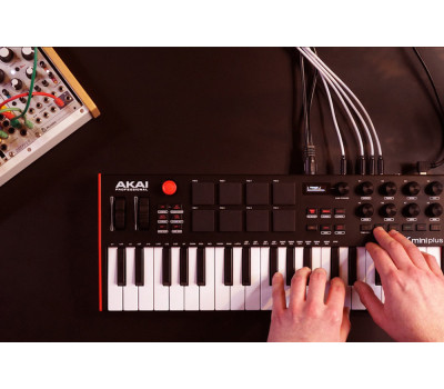 AKAI MPK MINI PLUS MIDI клавиатура 8