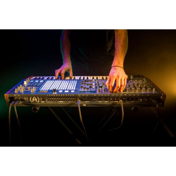 Аналоговий синтезатор Arturia MatrixBrute+Flightcase 7