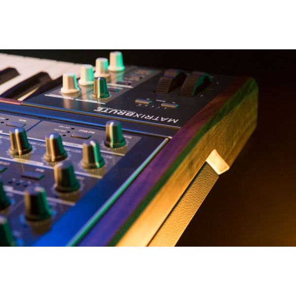 Аналоговий синтезатор Arturia MatrixBrute+Flightcase 8