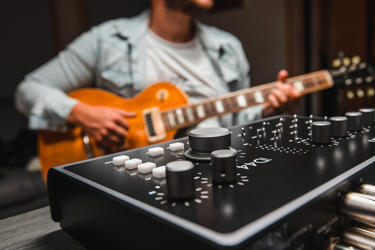 Аудиоинтерфейс AUDIENT iD44 MKII  13