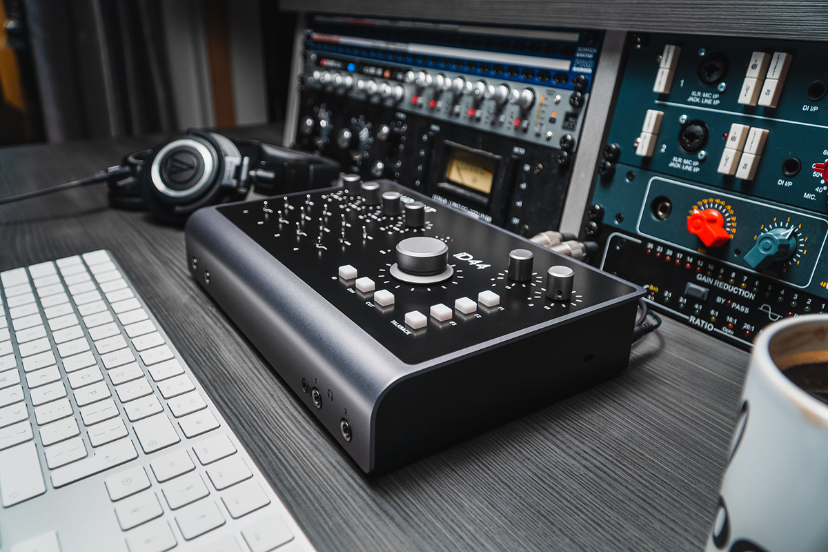 Аудиоинтерфейс AUDIENT iD44 MKII  7
