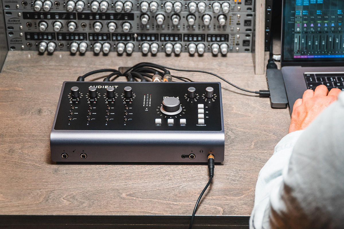 Аудиоинтерфейс AUDIENT iD44 MKII  8