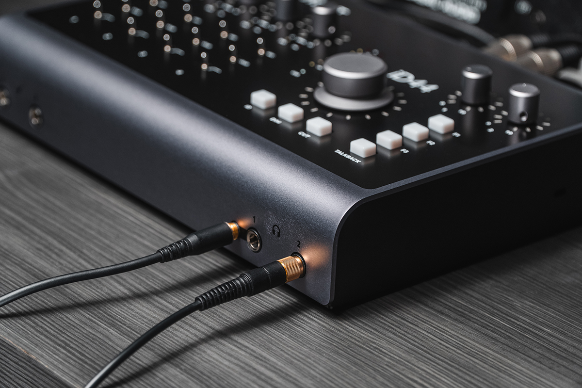 Аудиоинтерфейс AUDIENT iD44 MKII  9