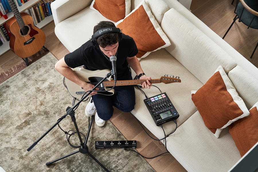 Аудио микшер для стримов Boss GIGCASTER 8 14