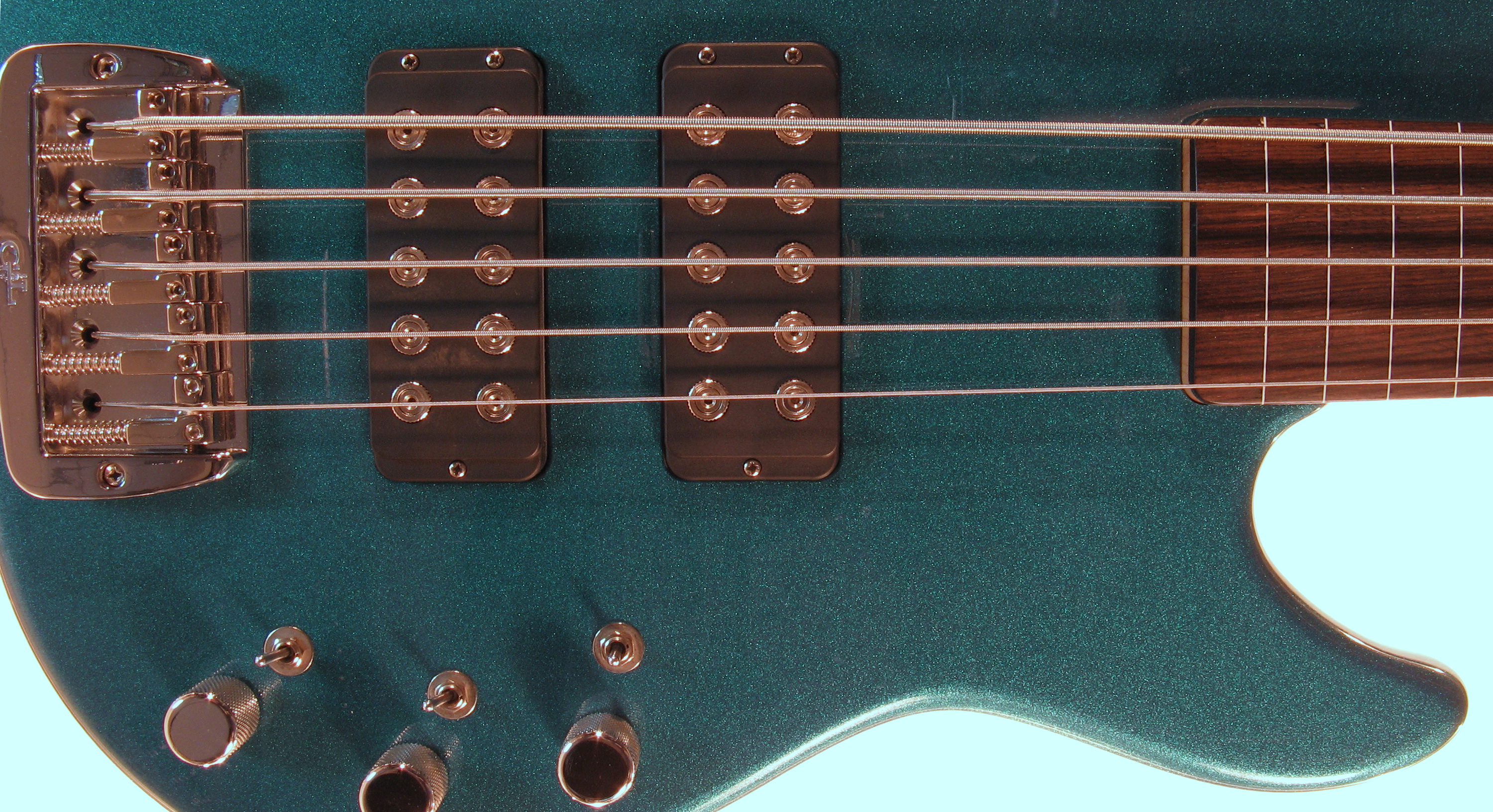 G&L L2500 FIVE STRINGS (Emerald Blue, ebony, fretless) №CLF48200. Made in USA - п'ятиструнна бас-гітара, безладна 4