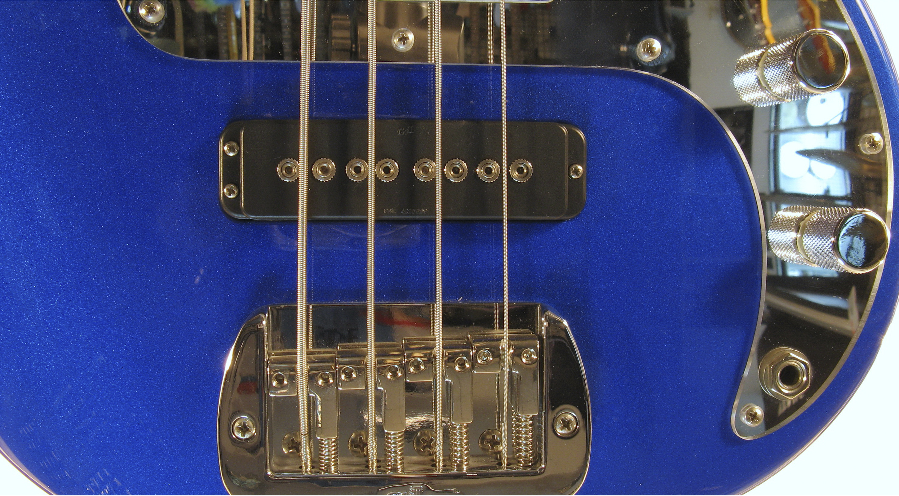 G&L SB2 FOUR STRINGS (Electric Blue, maple, mirror) №CLF51087. Made in USA - Чотириструнна бас-гітара 5