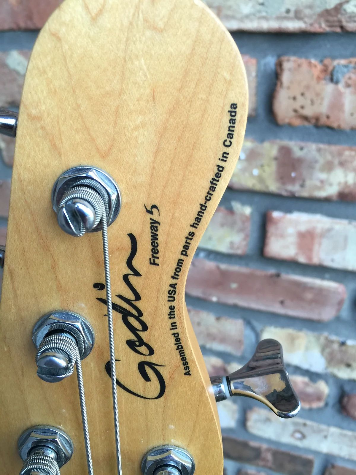 GODIN 019663 - FREEWAY 5 BASS Natural SG (Made in Canada) - п'ятиструнна бас-гітара 12