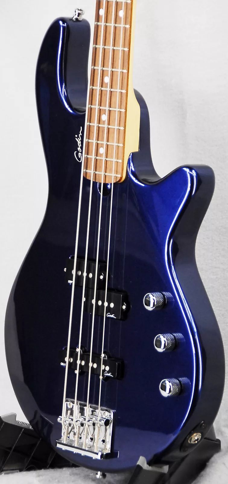 GODIN 023035 - FREEWAY 4 BASS Midnight Blue (Made in Canada) - чотириструнна бас-гітара 6