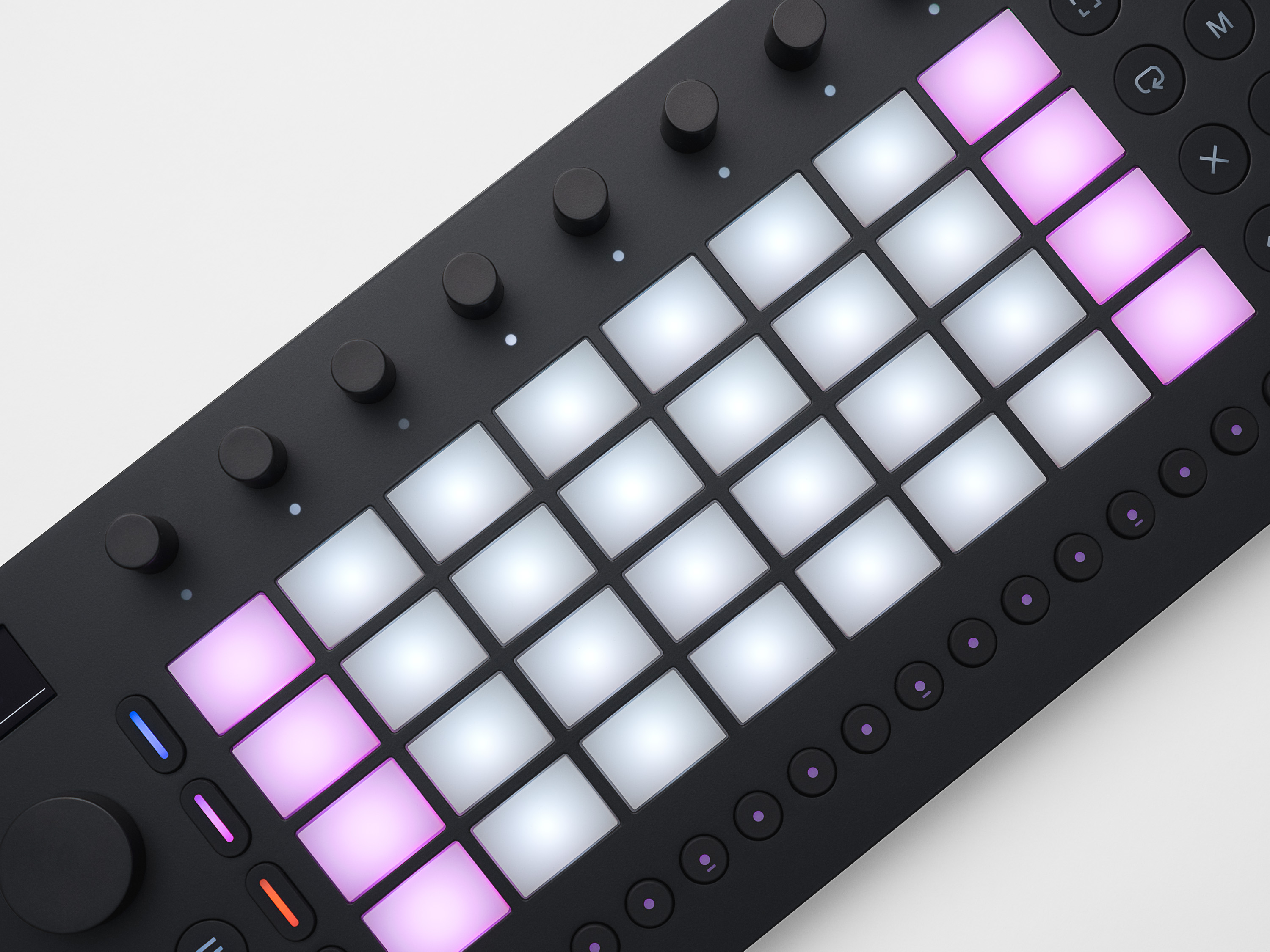 MIDI контролер Ableton MOVE 4
