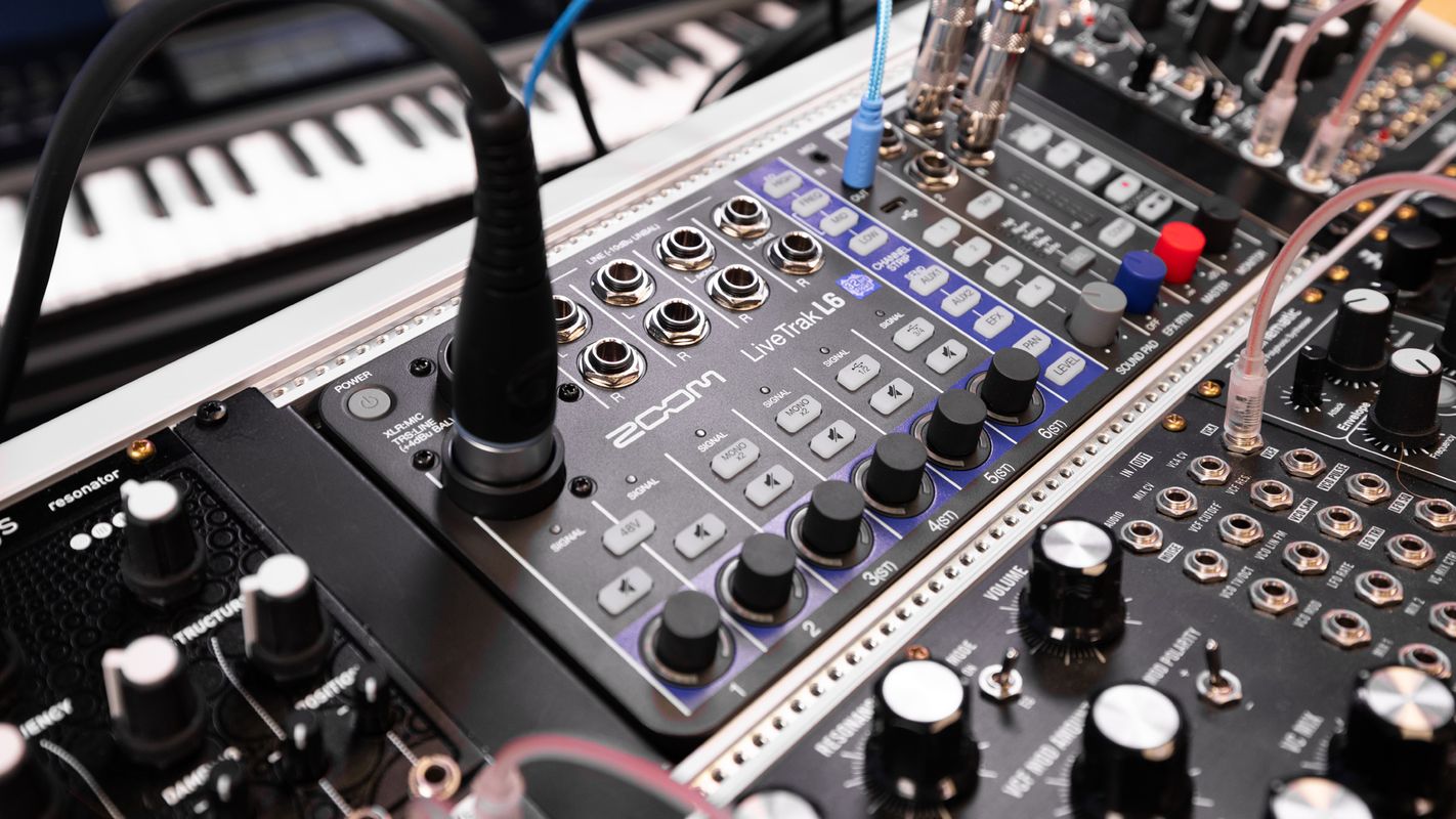 Цифровий аудіорекордер Zoom LiveTrak L-6 2