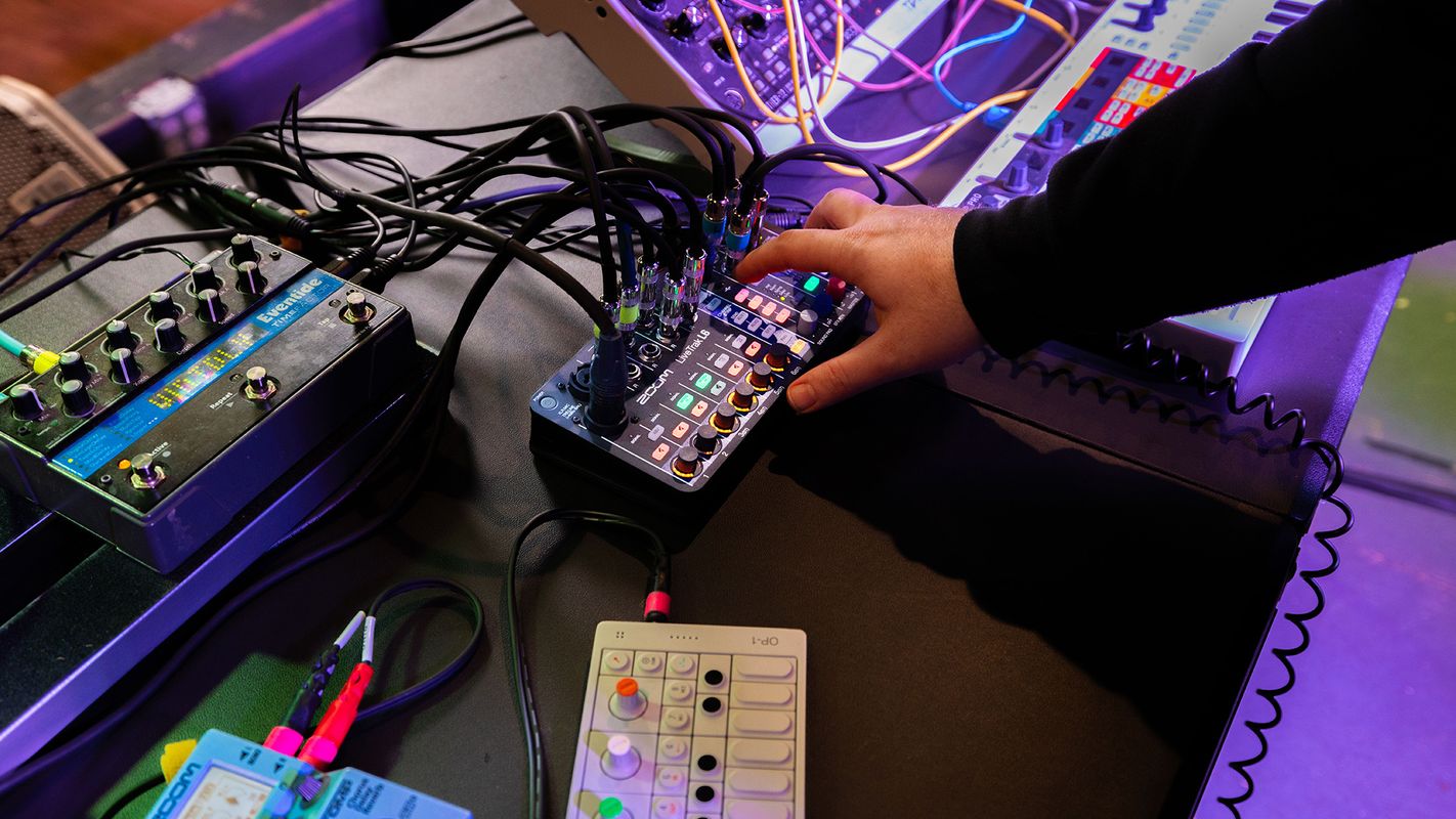Цифровий аудіорекордер Zoom LiveTrak L-6 4
