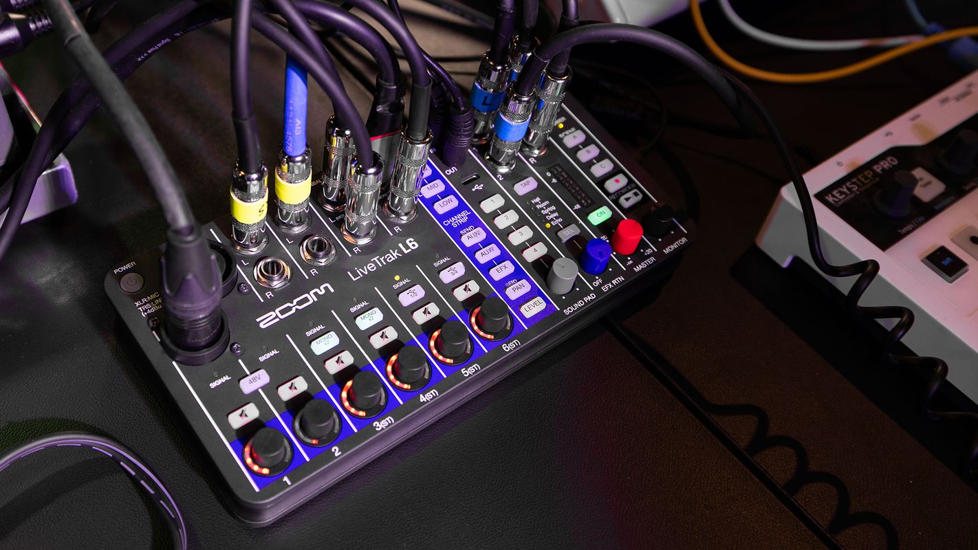 Цифровий аудіорекордер Zoom LiveTrak L-6 8