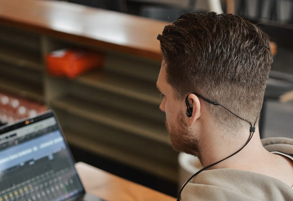 Ушные мониторы Beyerdynamic DT 70 IE 4