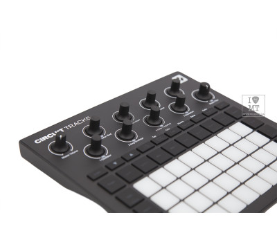 Синтезатор NOVATION Circuit Tracks  10