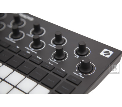 Синтезатор NOVATION Circuit Tracks  13
