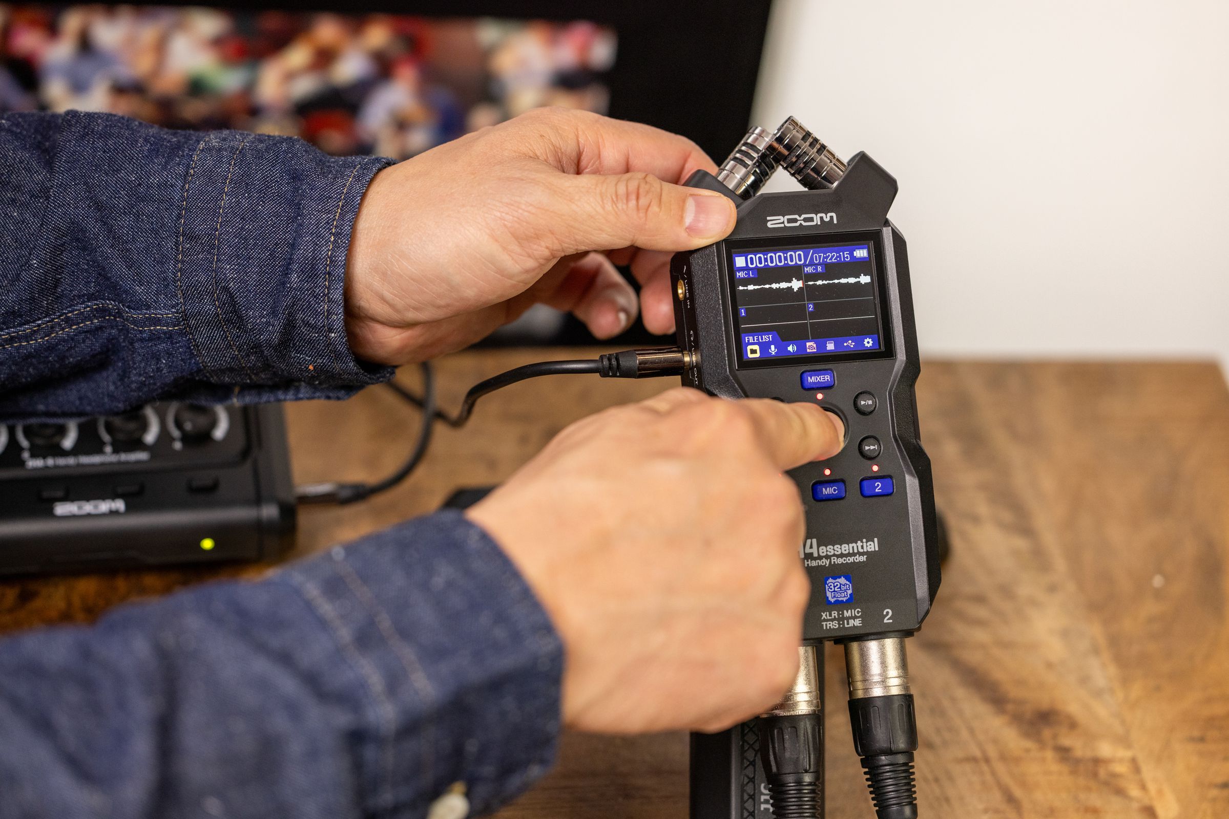 Рекордер Zoom H4 Essential 6