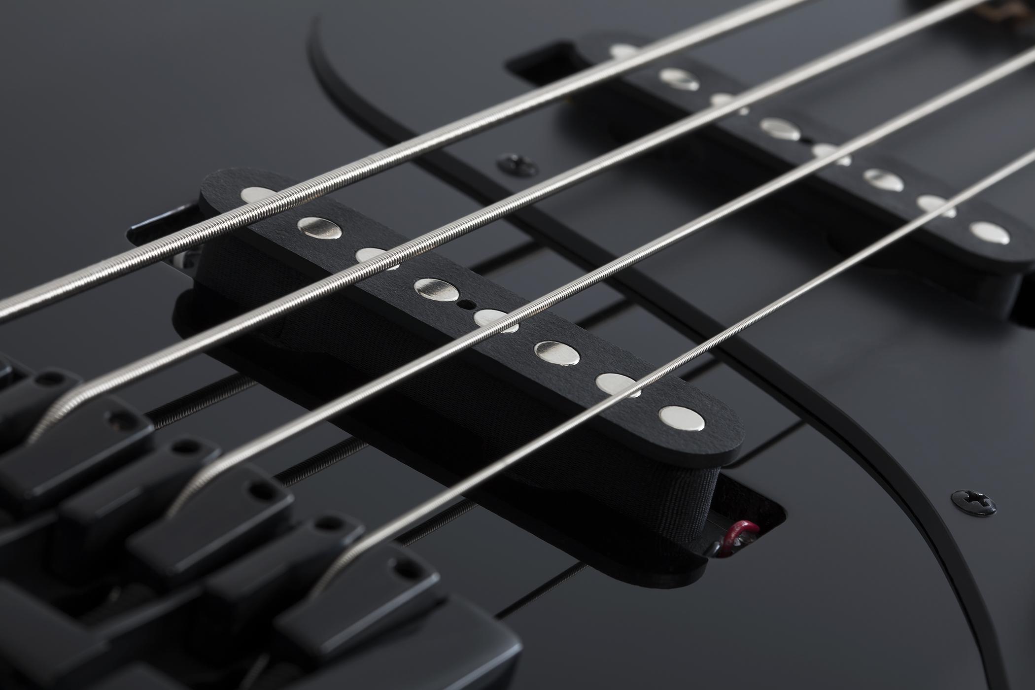 SCHECTER J-4 BLK - чотириструнна бас-гітара 7
