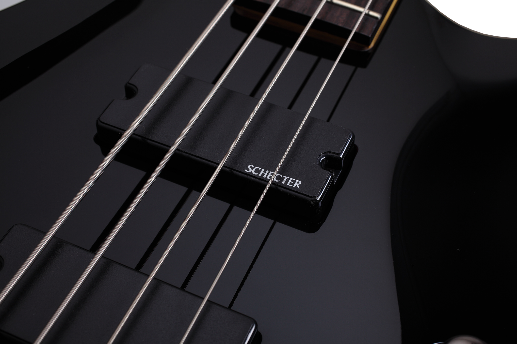 SCHECTER OMEN-4 BLK - чотириструнна бас-гітара 6