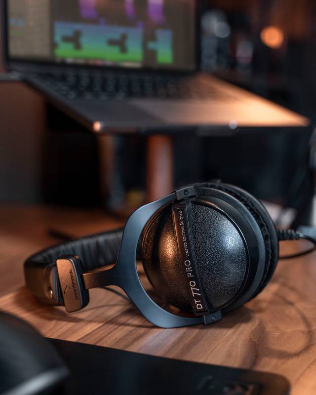 Студійні навушники Beyerdynamic DT 770 PRO LB 80 ohms